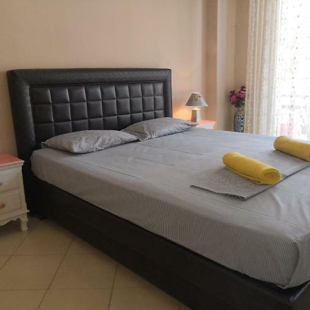 Brick Apartment Néa Péramos Dış mekan fotoğraf