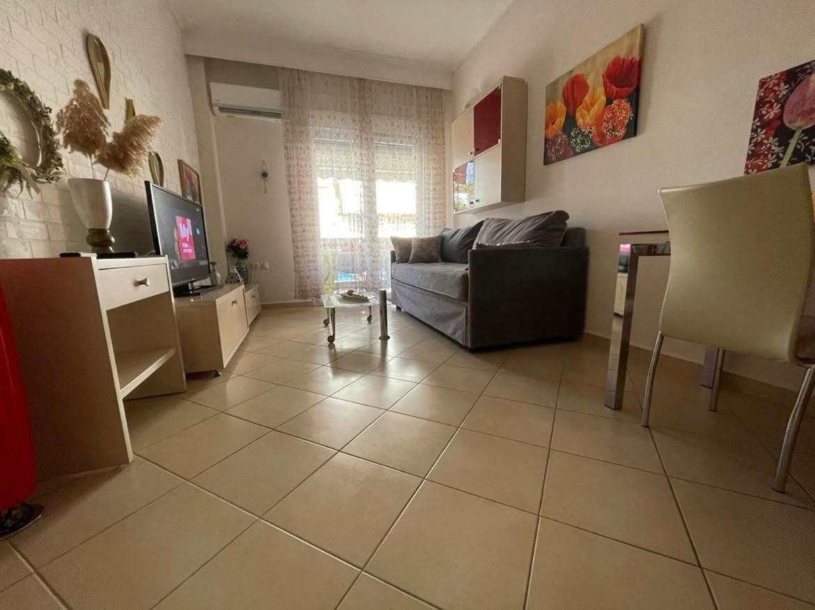 Brick Apartment Néa Péramos Dış mekan fotoğraf