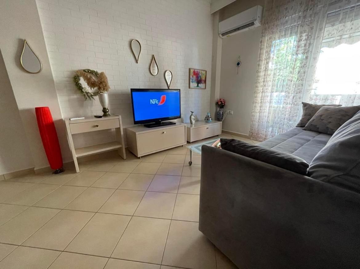 Brick Apartment Néa Péramos Dış mekan fotoğraf