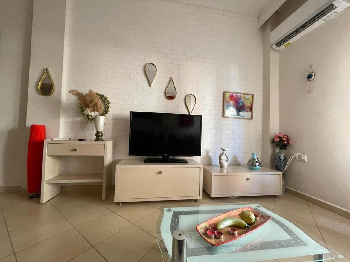 Brick Apartment Néa Péramos Dış mekan fotoğraf
