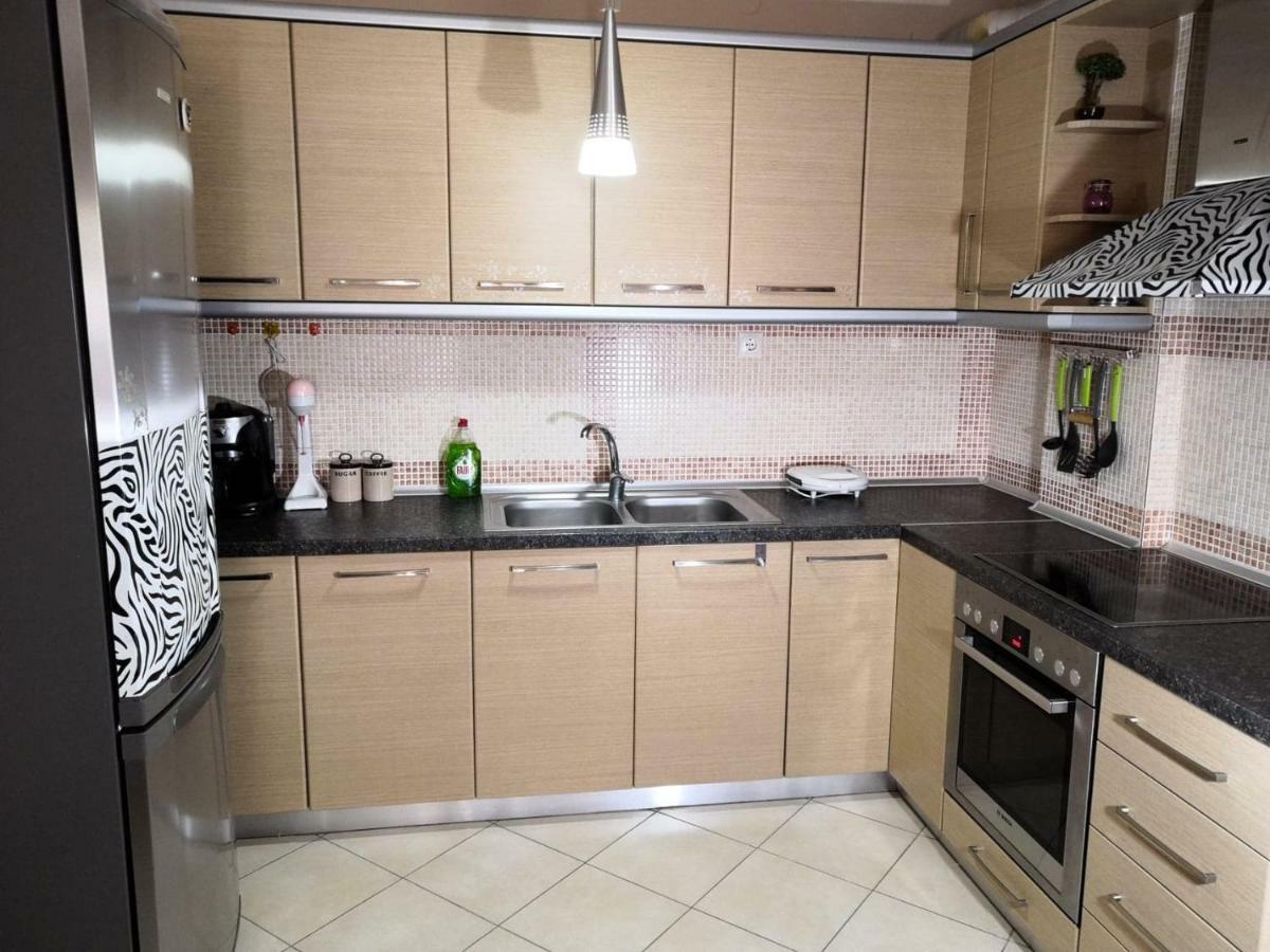 Brick Apartment Néa Péramos Dış mekan fotoğraf