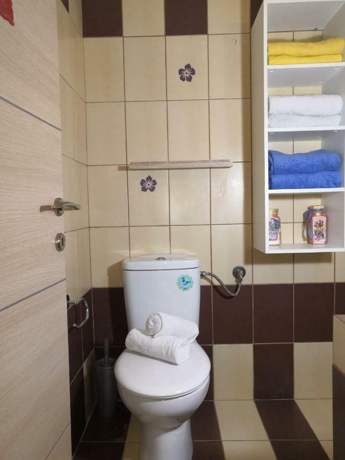 Brick Apartment Néa Péramos Dış mekan fotoğraf