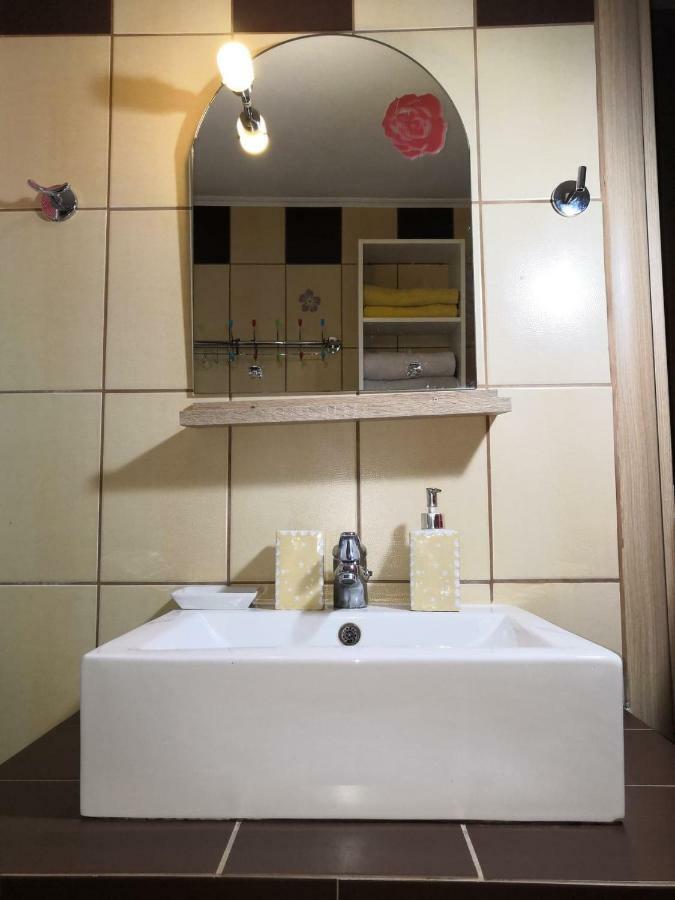 Brick Apartment Néa Péramos Dış mekan fotoğraf