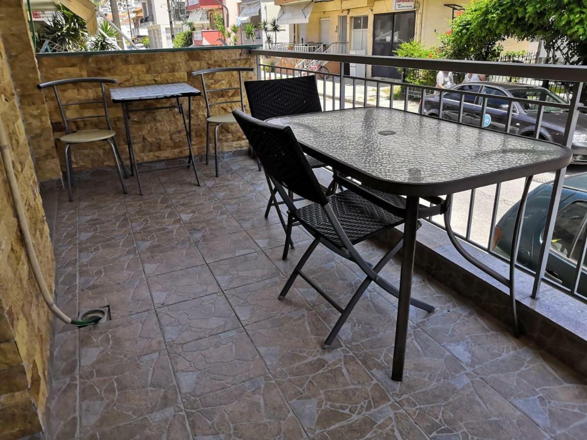 Brick Apartment Néa Péramos Dış mekan fotoğraf